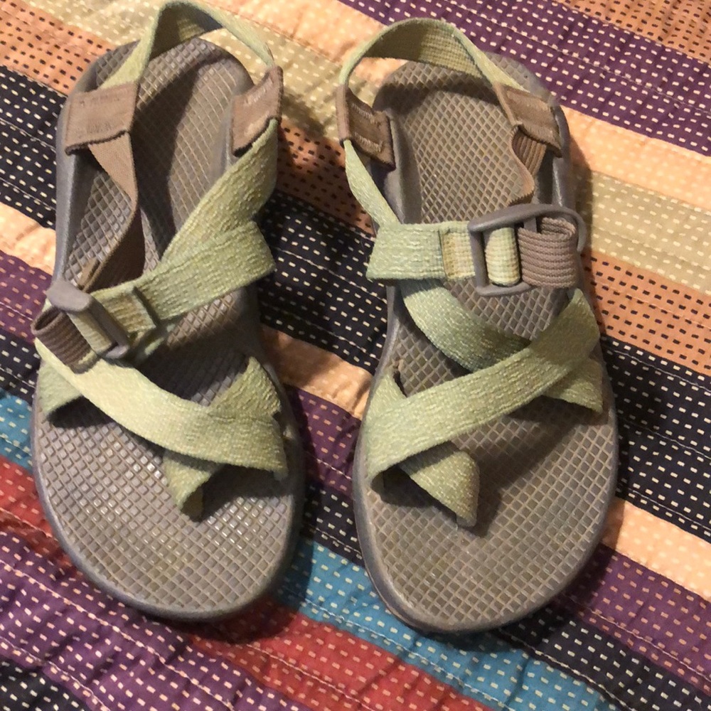 Chacos green size 7